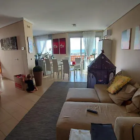 Apartment Amazing 3 Bedrooms Apartment